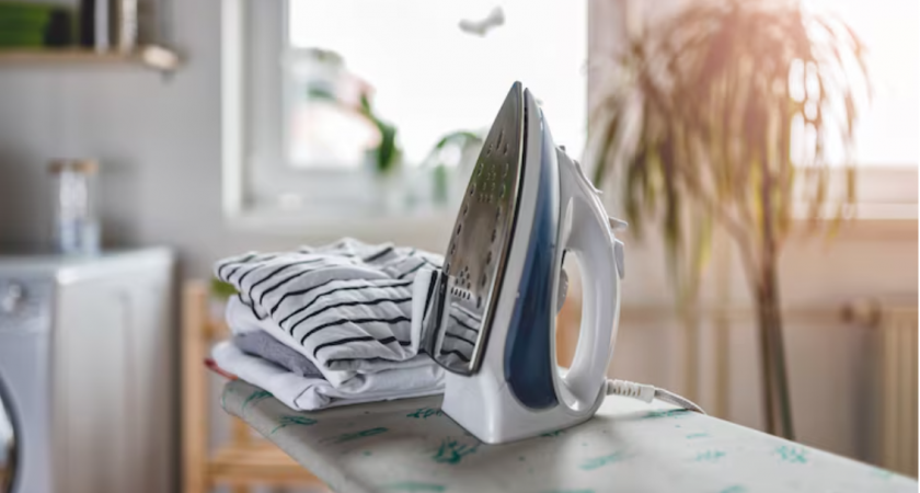 1,5 ложки - и утюг не придется нести в ремонт: чистый внутри и снаружи - накипь сползла за секунду