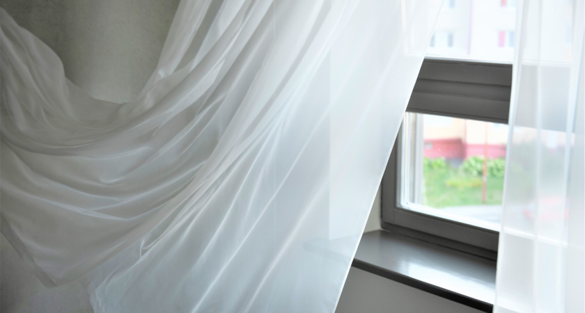 3 ложки на ведро воды: бабушкин способ стирки делает занавески ослепительно белыми