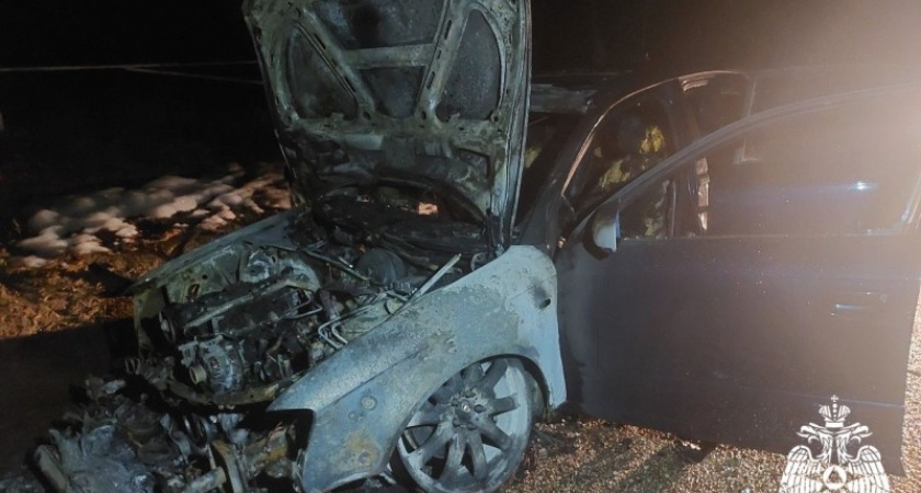 В Коми на трассе вспыхнул автомобиль