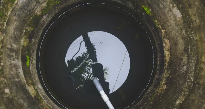 Залил ведро в в начале октября — и выгребная яма не переполняется: от ила не останется следа — откачка не требуется годами 