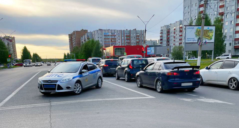 Можно ли ездить днем с включенными габаритами вместо фар ближнего света - водителям дали ответ
