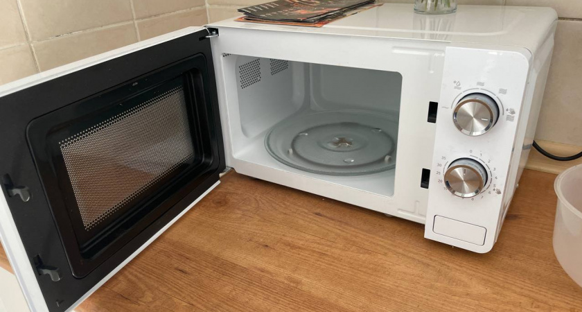 Названы продукты, которые нельзя разогревать в СВЧ-печи: запомните, их всего 10