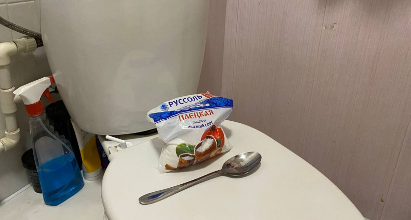 Бабушкин метод - не подводит уже 25 лет: Как быстро и без усилий удалить желтые полосы в унитазе