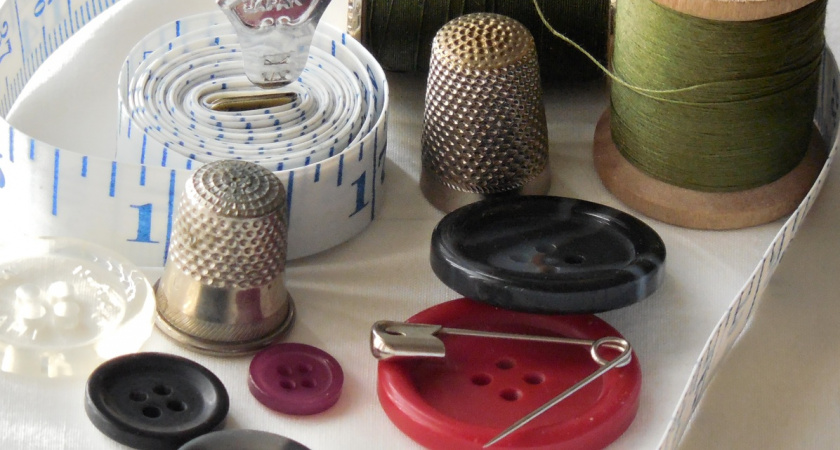 Я всегда кладу пуговицу в холодильник на даче. Соседи сначала смеялись, а потом стали делать также