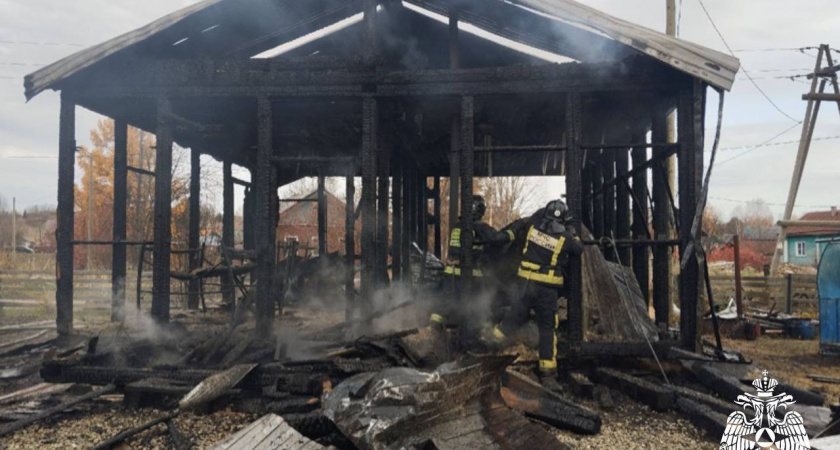 За последние сутки в Коми сгорели гараж, несколько легковушек, баня и жилой дом