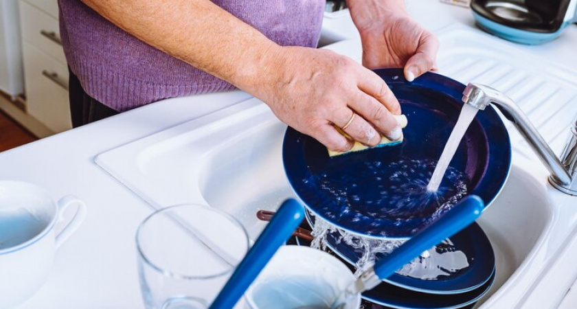 Снял крышку от средства для мытья посуды и нашёл ей новое лучшее применение в быту