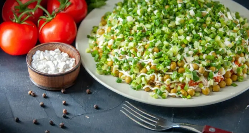 Новогодняя классика уходит в тень: какой салат готовят опытные хозяйки вместо «Оливье»