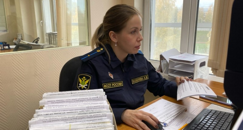 В Коми судебные приставы принудили Фонд капремонта возместить ущерб хозяйке залитой квартиры