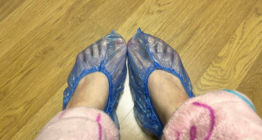 Опытные хозяйки скупают бахилы пачками и бед не знают: вот зачем это нужно, польза невероятная — 5 лайфхаков