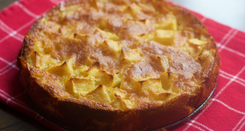 Гораздо вкуснее шарлотки: 2 моих любимых пирога с яблоками за считанные минуты — изумят новизной приготовления