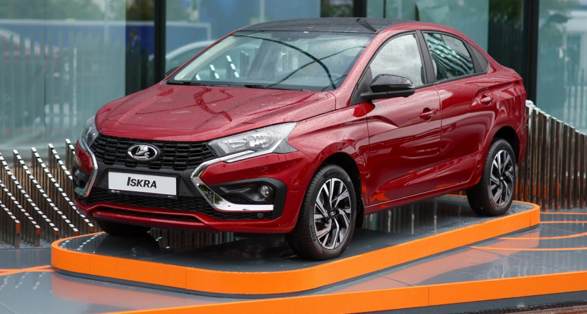 Lada Iskra приехала к дилерам: показываю, сколько она стоит и чем "напичкана"