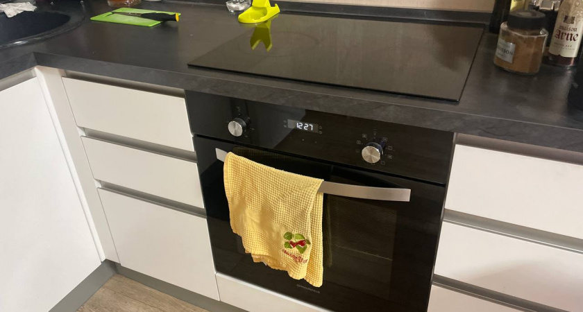 Лимонная кислота и нашатырный спирт: как почистить духовку без химии и усилий