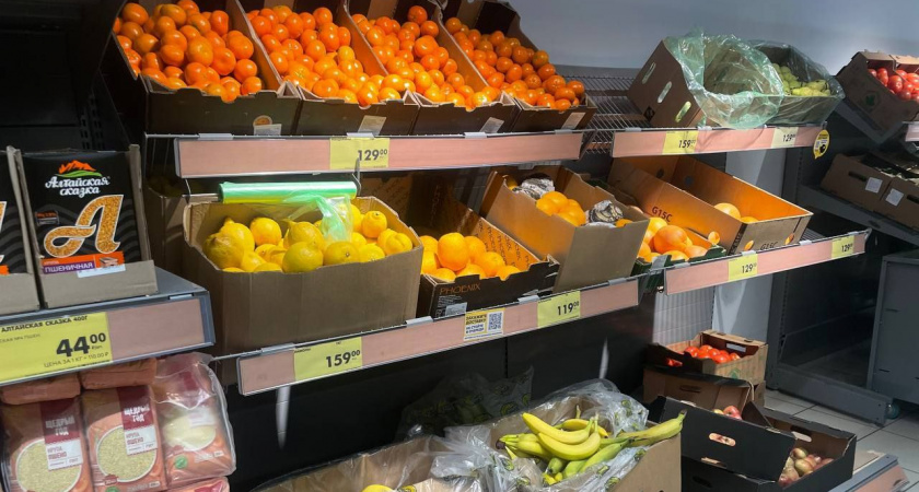 Самый вредный фрукт в магазине, а мы его покупаем на праздничный стол, едим как деликатес. Еще и детей кормим