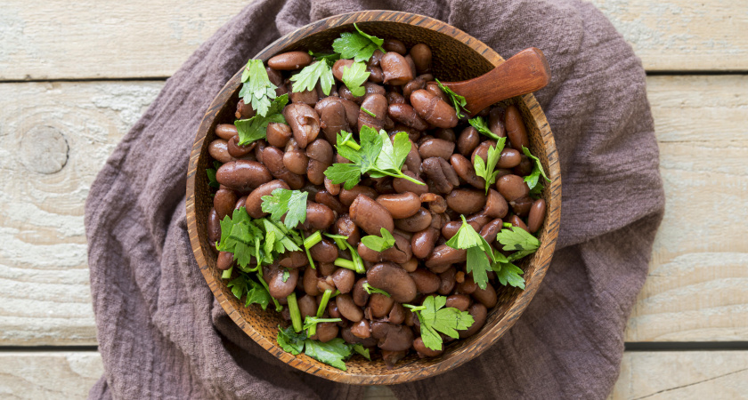 Фасолевый салат за 15 минут: простая закуска для нежданных гостей