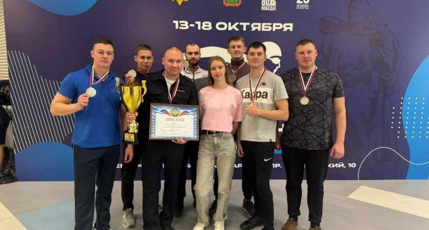 Силовики из Коми завоевали “серебро” на соревнованиях по плаванию среди полицейских