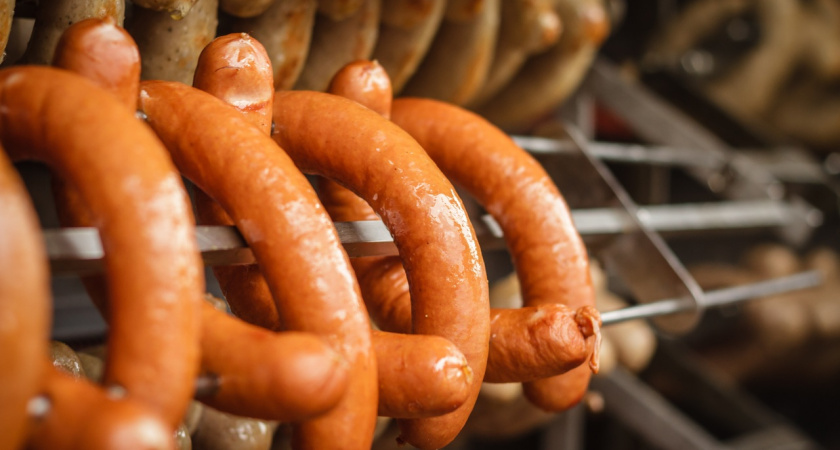 «19 лет работаю на мясокомбинате»: Разоблачаю правду о колбасе и сосисках - исповедь технолога
