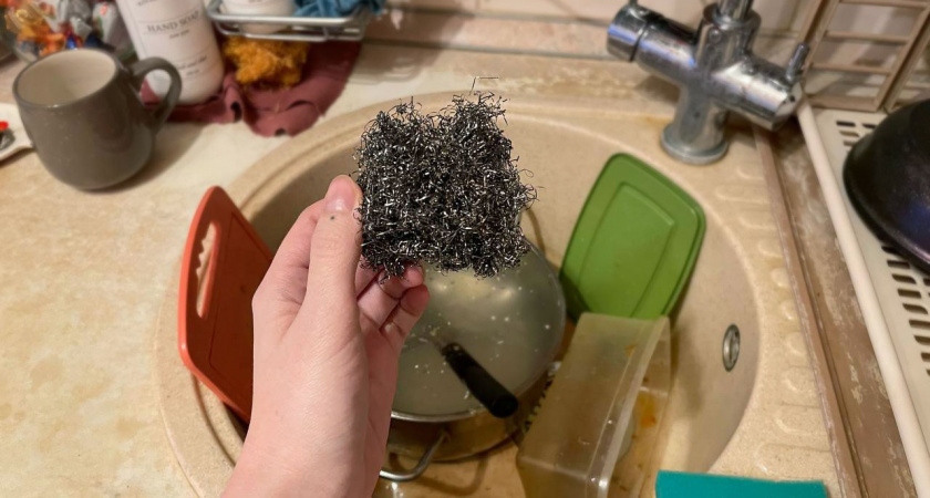 Железная губка в сливе: простой способ предотвратить засоры и неприятные запахи