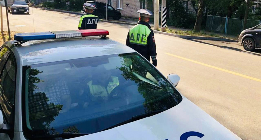 Почему опытные водители начали выходить из автомобиля при проверке документов, чтобы не получить штраф