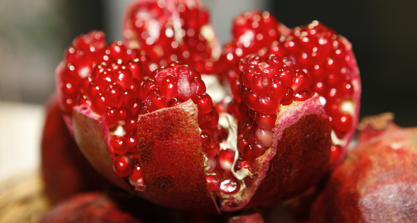 Что будет, если съесть гранат с косточками и зачем его замораживают осенью