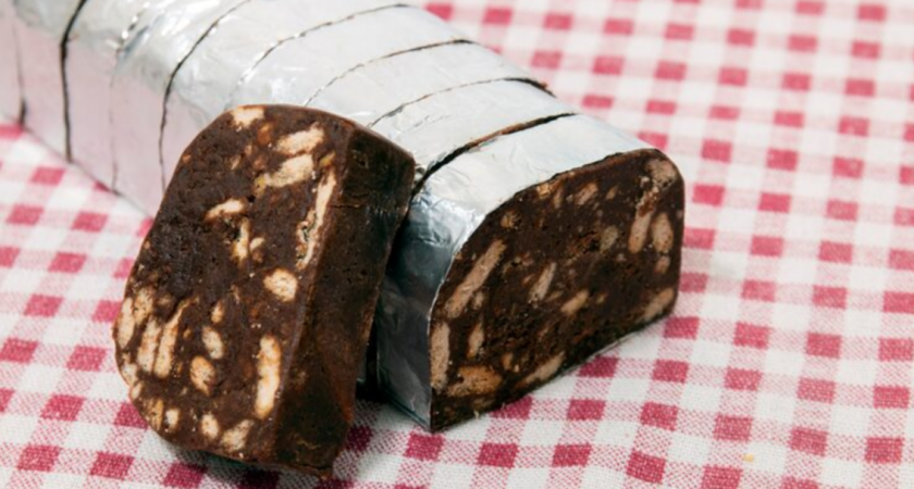 Десерт из советского детства: шоколадная колбаса, которая покорит ваших близких