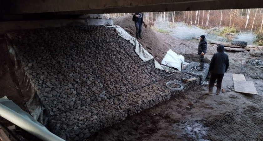 Ключевой мост на трассе в Коми реконструируют с опережением графика