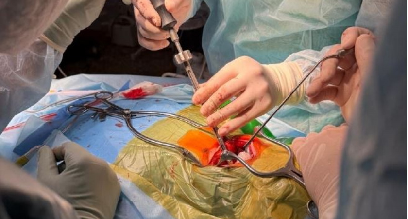 Команда врачей-нейрохирургов из Коми успешно выполнила первую в регионе операцию по методике Хармса при переломе второго шейного позвонка