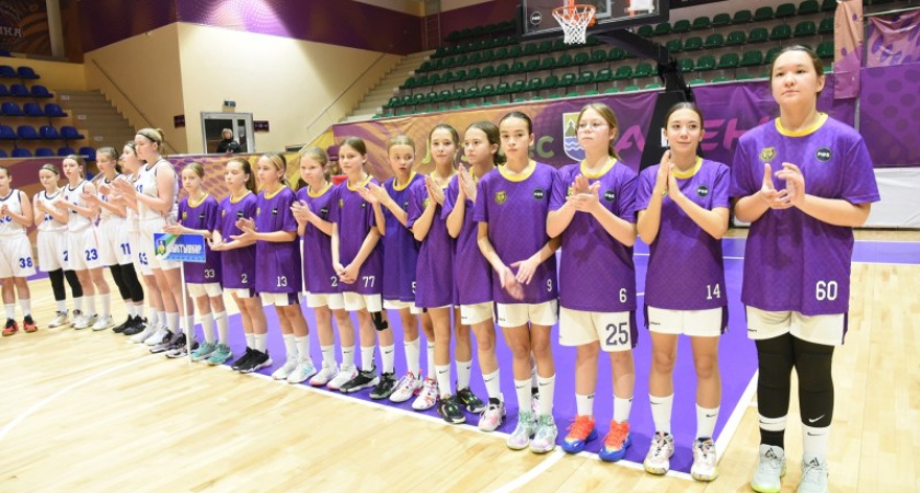 В столице Коми стартовали масштабные женские соревнования СЗФО по баскетболу 