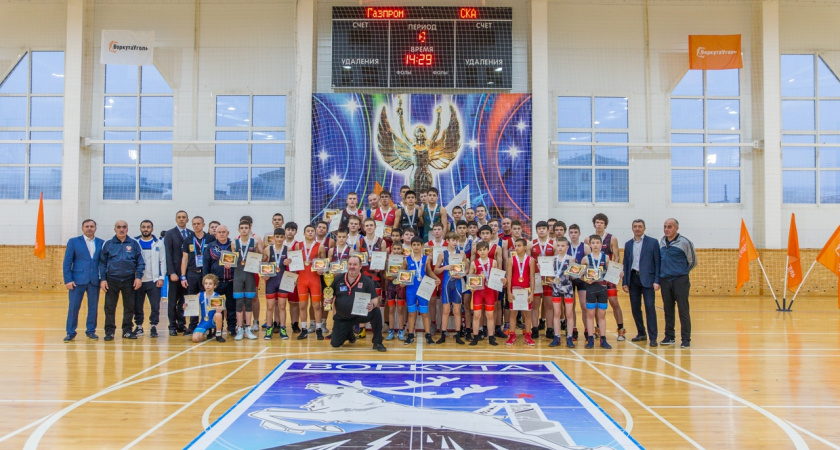 Сборная Ухты победила на соревнованиях по греко-римской борьбе в рамках “Заполярных игр”