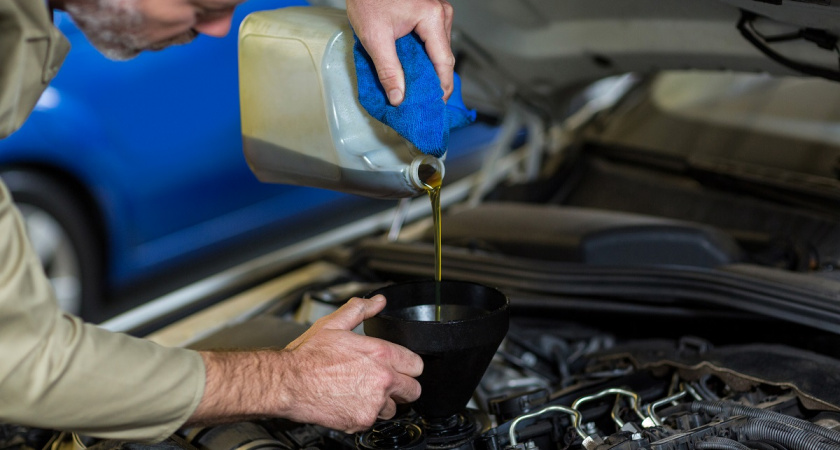 «Масло в авто меняю редко и вам советую»: почему частая замена моторного масла – бесполезная трата денег