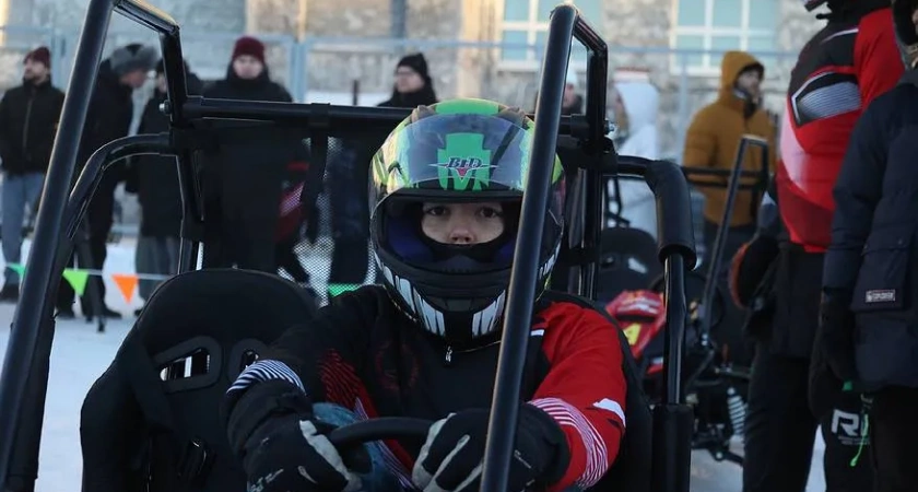 В Коми школьники осваивают багги на новом картодроме