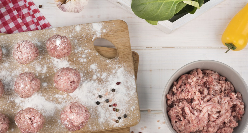 Покупаю самый дешевый куриный фарш - ох как вкусно получается. Всех подруг научила - все в экстазе