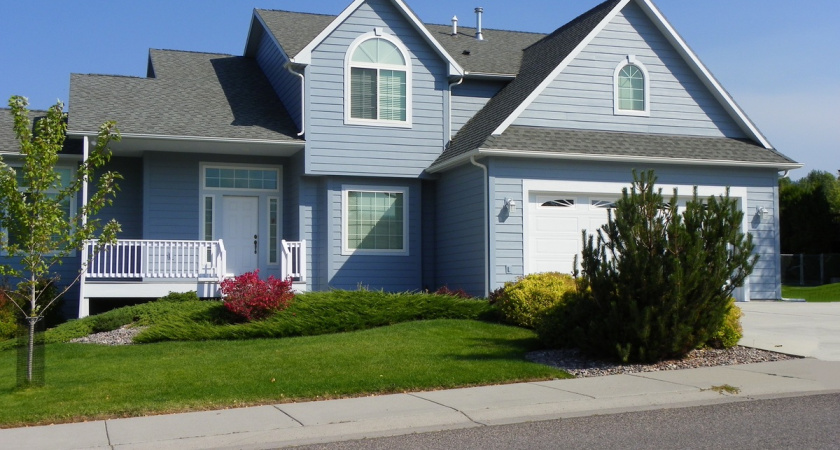 Почему в Америке нет заборов, а в домах ставят входные стеклянные двери. У нас же строят капитальные крепости