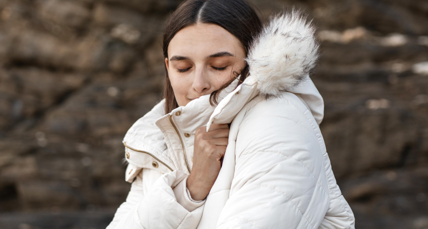 2 ложки на пуховик – и стирать не придется: даже застарелые пятна сами исчезают на глазах