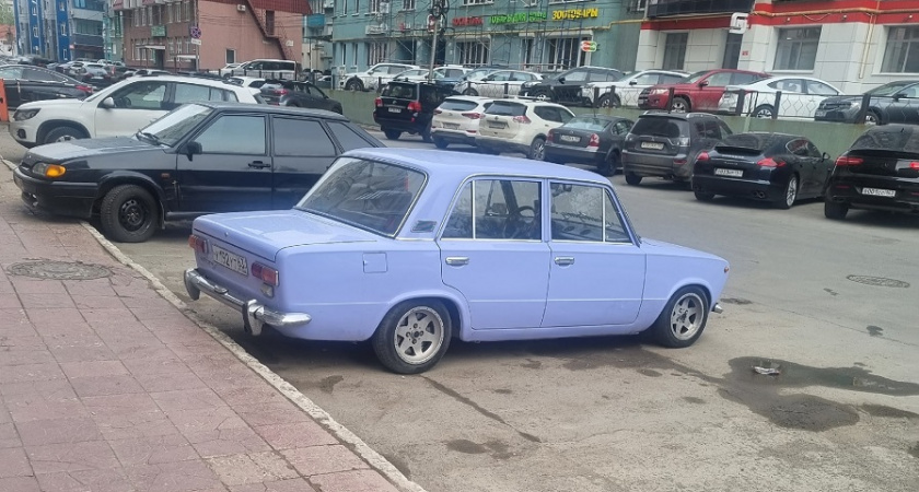 Топ автомобилей СССР, которые было стыдно парковать у дома - вот почему