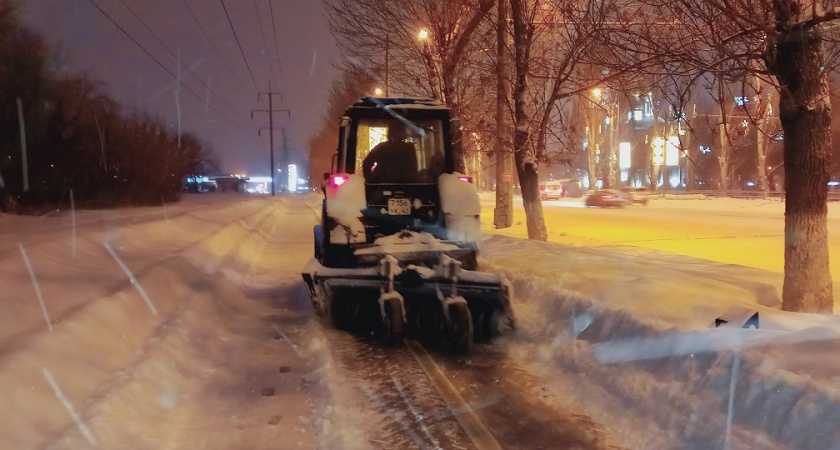 Верховный суд разрешил давний спор: можно ли обгонять трактор или экскаватор через сплошную линию