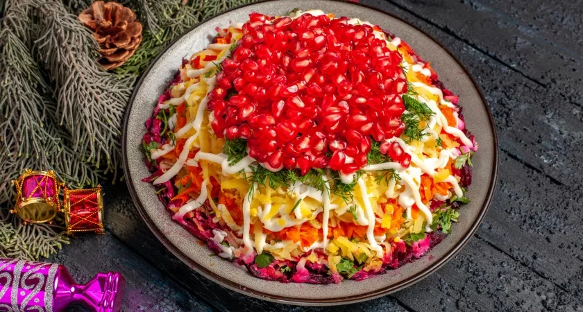 Салат «Ёлочная игрушка»: кулинарное воплощение новогоднего чуда к году Красной Огненной Лошади