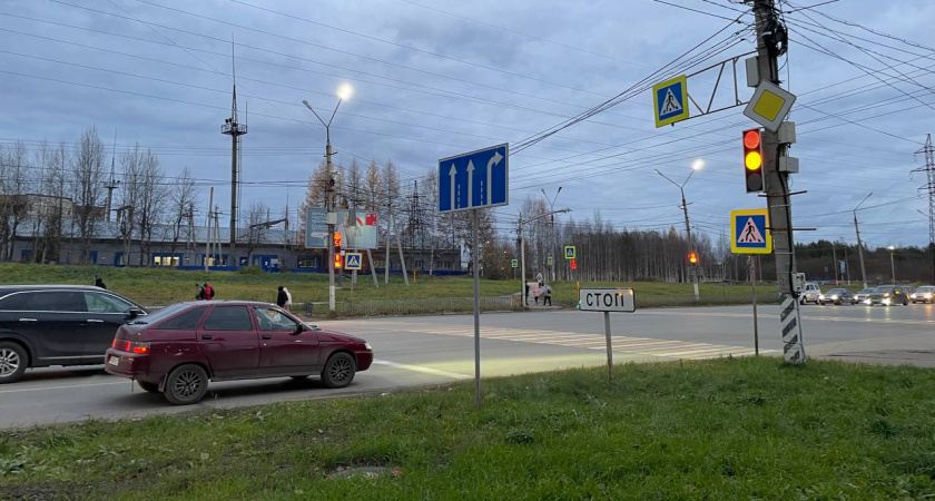 В чем разница между квадратным и круглым дорожным знаком, указывающим направление движения