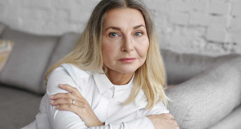 5 привычек многих женщин за 50, которые выдают в них старушку, как бы ни молодились: список