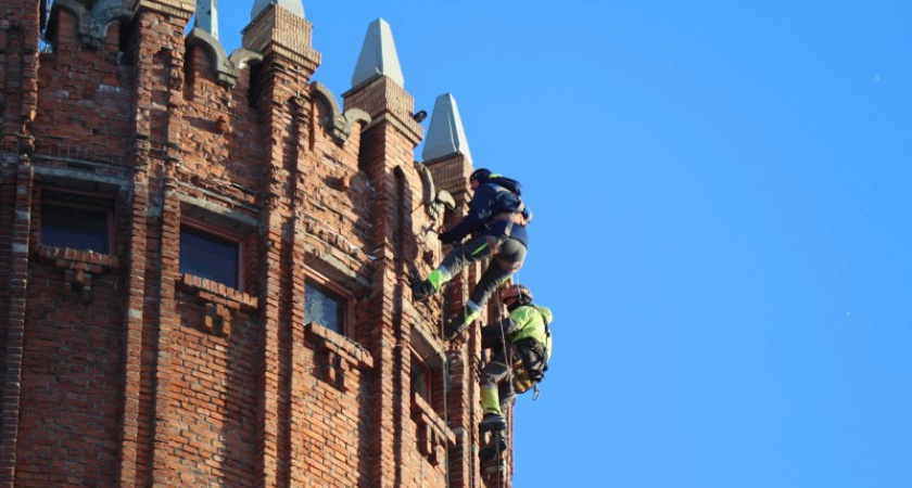 В Коми на водонапорной башне проводят противоаварийные работы