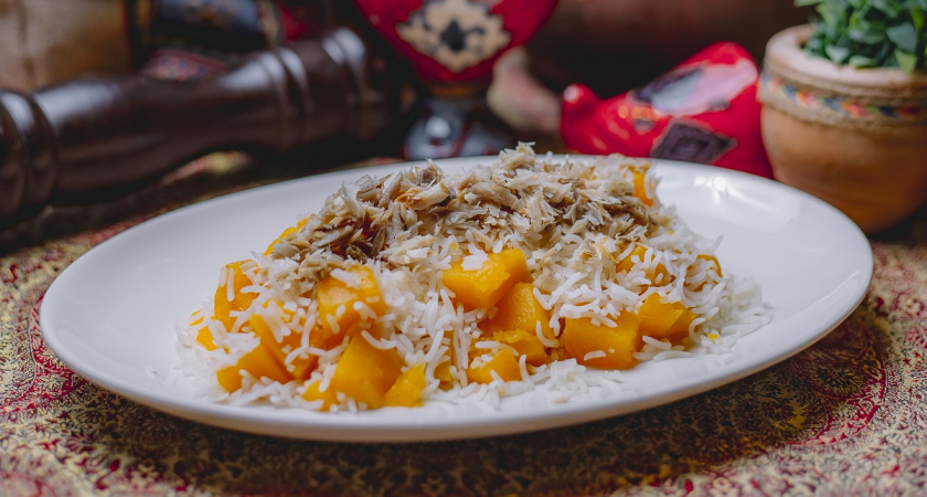 Главный враг рассыпчатого плова: какой ингредиент превращает его в кашу — его добавляет каждый