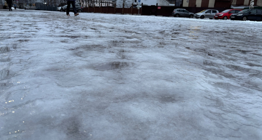 16 ноября в Коми мокрый снег, ветер и гололед осложнят выходные