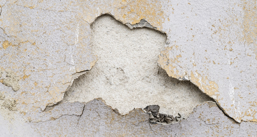 Откажитесь от цемента: трещины в бетоне теперь заделывают по-другому — в 5 раз эффективнее