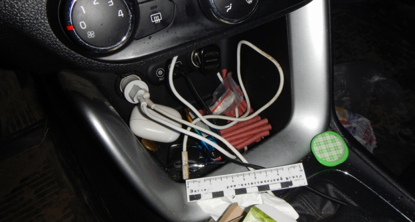 В Коми нашли наркотики в арендованном автомобиле