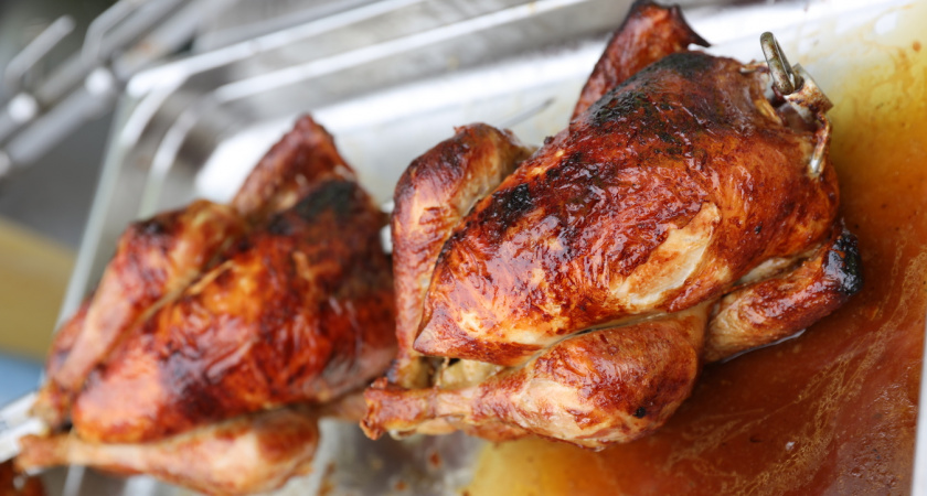 Как правильно пользоваться фольгой при запекании – матовой или блестящей стороной, повар поставил точку