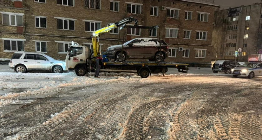 В Коми эвакуировали автомобили для расчистки снега