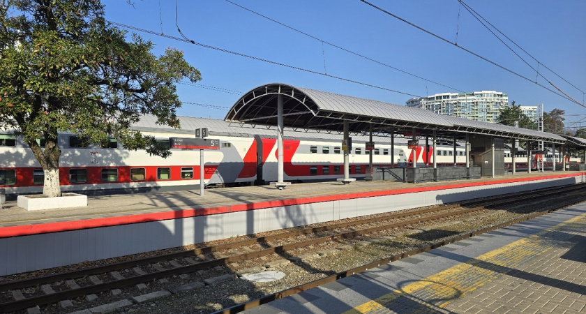 «Я купила нижнюю полку, а вы лежите наверху, раз такие бедные» – пассажирка сурово осадила попутчика сверху