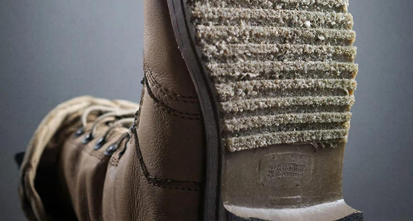 Сделал жене нескользящую подошву на зимние ботинки. 5 минут и готово - старый и эффективный бабушкин способ