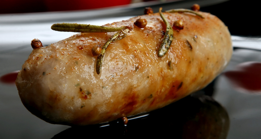 Больше не беру в магазине химозную колбасу. Кладу отварное мясо в бутылку - утром получаю восхитительный зельц на завтрак