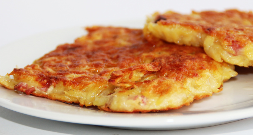 Пеку такие оладьи уже много лет: заменяет сытный и вкусный ужин — домашние просят добавки