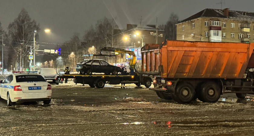 В Коми продолжают эвакуацию машин, мешающих уборке